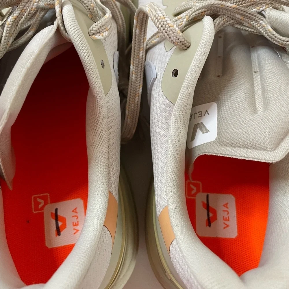 NWOT Veja Dekkan Sneaker Size 10 Women’s - Picture 10 of 13